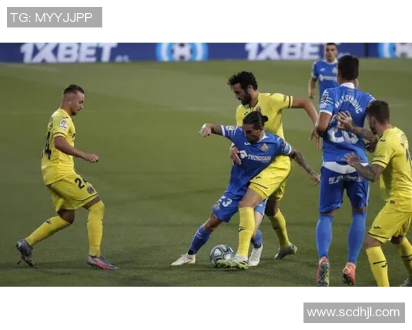 泽尼与莫尔德的激烈对决谁能在赛场上笑到最后